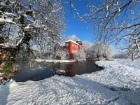 Spend your next vacation on the grounds of a castle Các khách sạn ở Euskirchen