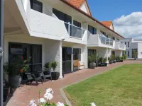 Harbour View Motel on Ahuriri Beach in Napier NZ with Sea View Suites Hotel in zona Pania of the Reef Statue