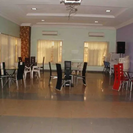 Eagle Valley Royal Hotel