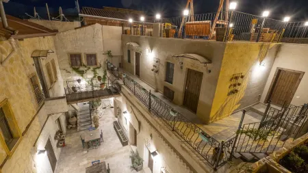 In Stone House Отели рядом с достопримечательностью «Cavusin Church»