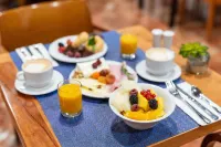 Crisol Quindós Hotels near Aula didáctica sobre los Reyes de León