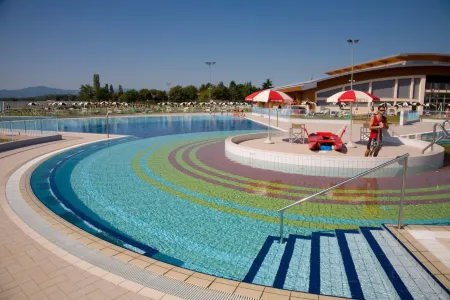 Daytona Business Hotel Отели в г. Felegara