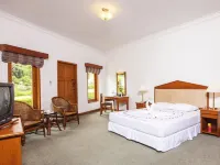 Aye Thar Yar Golf Resort Hotels near Ywama