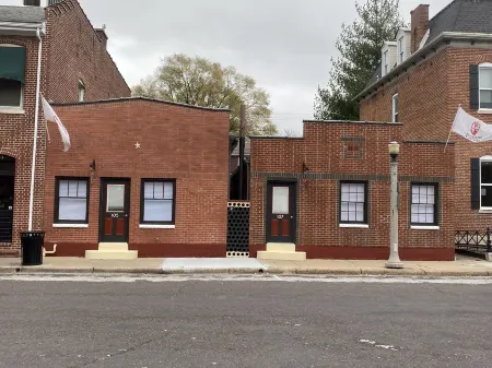 Hermann Crown Suites