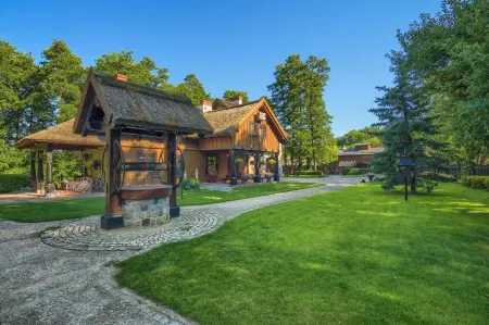 Hotel Dworek Wapionka Отели в г. Бжозе