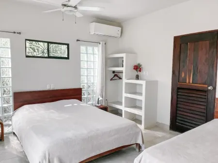 The Happy Coconut Resort: Private Room