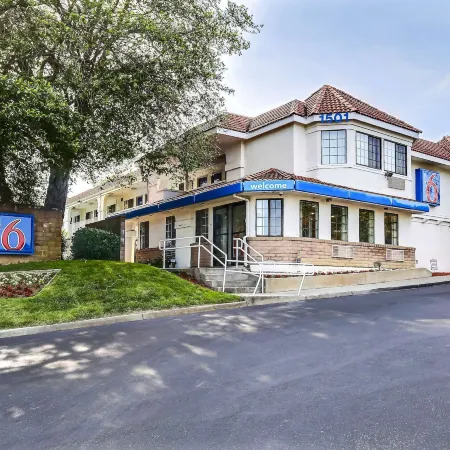 Motel 6 Pinole, CA