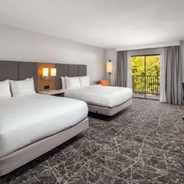 DoubleTree by Hilton Sacramento Отели рядом с достопримечательностью «Арден Фейр Молл»