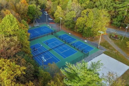 Stylish Renovated Home Open Layout, Coffee Bar + Near Hiking & Waterfalls