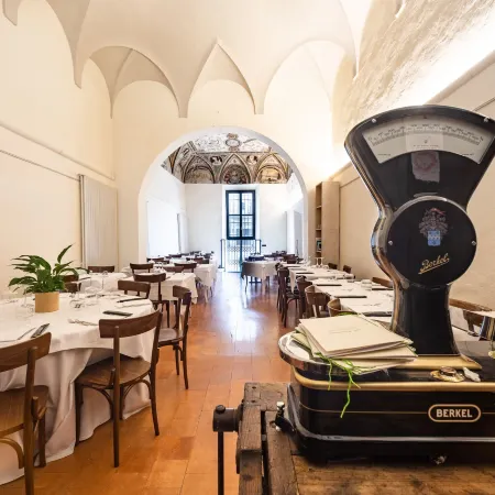 Bonacolsi Collection, MantegnaHotels