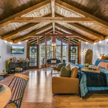 Cliff Haven 1 Bedroom Cabin by RedAwning