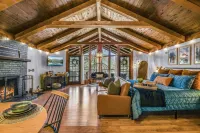 Cliff Haven 1 Bedroom Cabin by RedAwning Hotels in Blount County