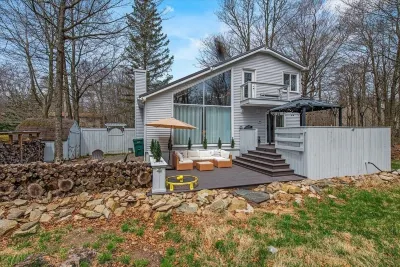 Pocono Scandinavian Cottage 2 Bedroom Cottage by RedAwning Hotels near Community Pool and playground