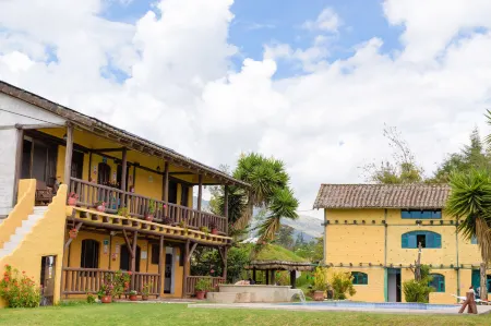 Hostería Colibri Aeropuerto Отели в г. Чека