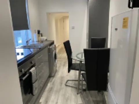 2 Bed Flat - Sleeps 6 - Pets - Parking - Wifi Hotels in Bridgend