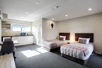 Ellerslie Palms Motel