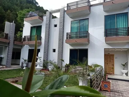 Mawa Hotel Balakot Отели в г. Bisian
