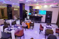 Romeneo Grand Royal Hotel