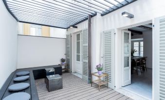 Co-C933-Pvol10a1 - Shades of Como with Private Terrace