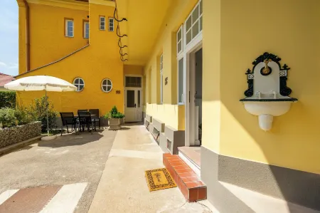 Albizia-Apartments Отели в г. Баден