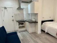 Remarkable 2-Bed Apartment in Ilford London Hotels in Woodford