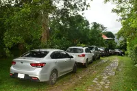 La Qhia Eco Retreat - parking