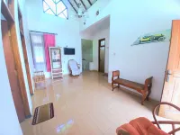 Homestay Jogja 4 Kamar Tidur Full AC Seputaran Umbulharjo Dekat Gembira Loka Hotels in Umbulharjo