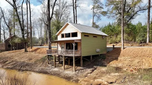 Hidden Oaks Majestic Cabin #3 Hotels in Henry County