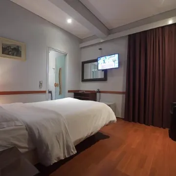 Ephira Hotel
