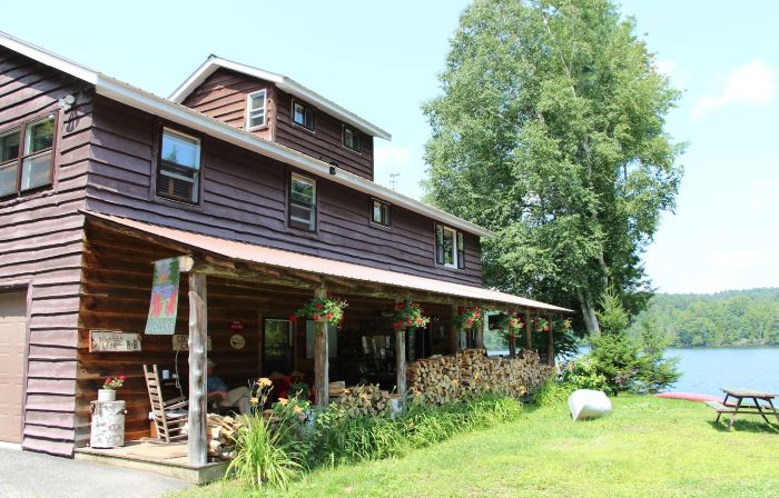 Kiwassa Lake Bed & Breakfast
