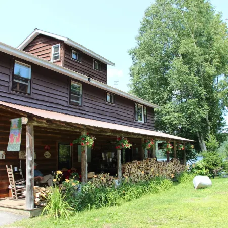 Kiwassa Lake Bed & Breakfast