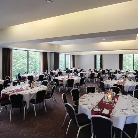 Crowne Plaza BIRMINGHAM CITY CENTRE by IHG Отели рядом с достопримечательностью «Железнодорожный вокзал Уиттона»