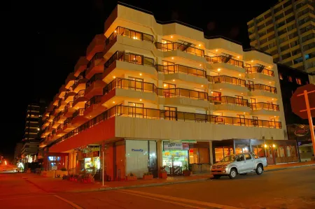 Golden Beach Resort & Spa Отели рядом с достопримечательностью «Рука Пунта-дель-Эсте»