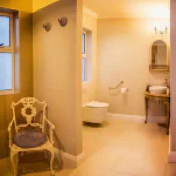 Bright on 5th Guest House