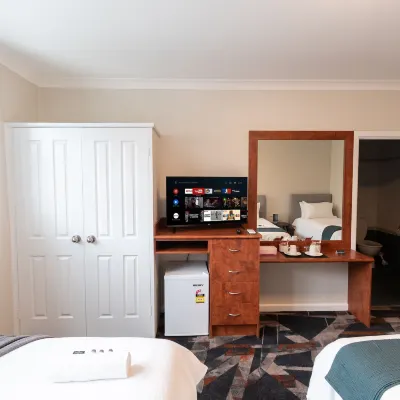 Harp Hotel Hotels near Illawarra Museum