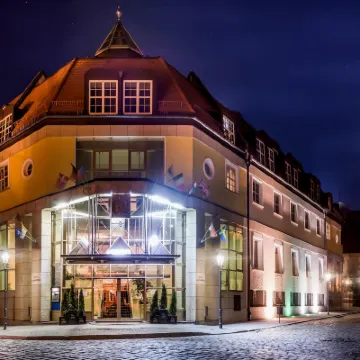 Hotel im. Jana Pawła II 百周年記念ホール周辺のホテル