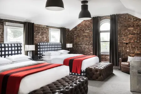 The George Отели рядом с достопримечательностью «Crown Plaza»