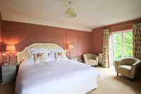 Oxbridge Farm Hotels near Othona Community, West Dorset