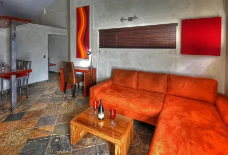 Hartmann Suites Serviced Self-Catering Apartments Отели в г. Виндхук