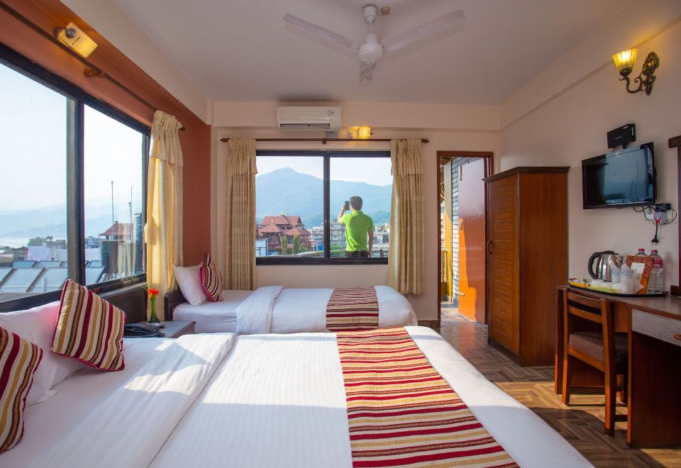 3. 호텔 크리스탈 ..