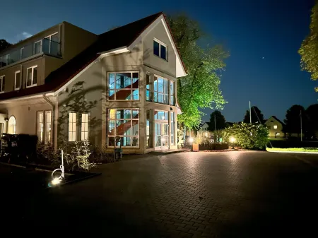 Hotel Schöne Aussicht Отели в г. Вильгельмсхафен