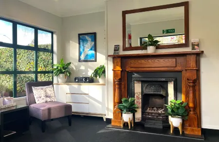 Cambridge Mews Motel Отели рядом с достопримечательностью «Мейпл Арборетум»