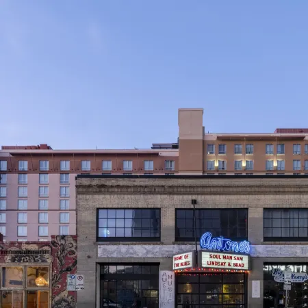 Courtyard Austin Downtown/Convention Center Отели рядом с достопримечательностью «Конгресс-центр Остина»