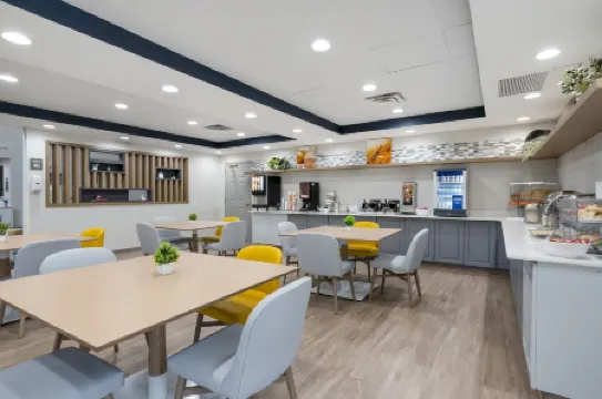 Comfort Inn & Suites Hampton Near Coliseum