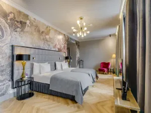 Grand Poet Hotel and Spa by Semarah