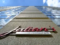 Courtyard by Marriott Duesseldorf Seestern Hotels near Heerdt