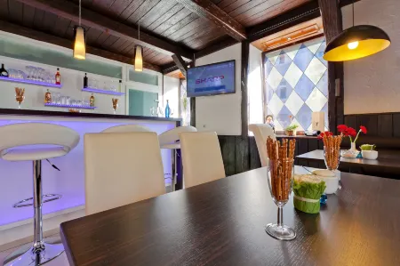 Bavaria Hotel Münchner Hof Superior Отели рядом с достопримечательностью «Унтерер Шлоссгартен»