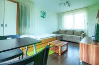 ไฟน์ ร้านอาหารและอพาร์ทเมนต์ โรงแรมใน