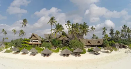 Kena Beach Hotel Отели рядом с достопримечательностью «Мнемба»