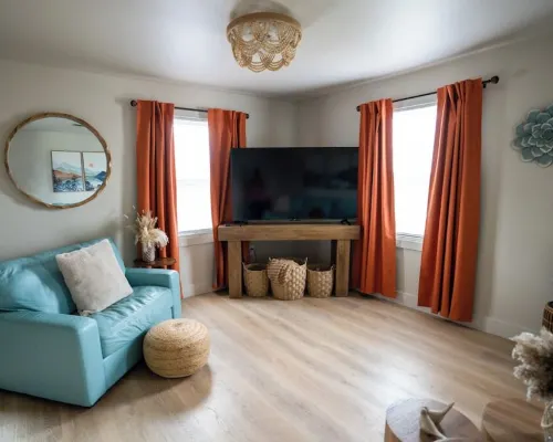 Charming 1-bedroom apartment. Pet friendly, King Bed, Washer & Dryer Hotels in Monroe